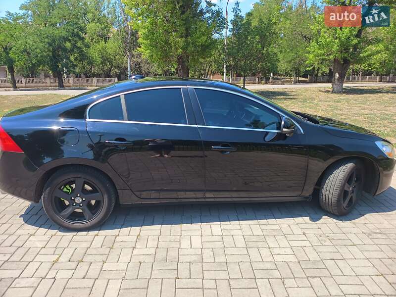 Седан Volvo S60 2013 в Покрове