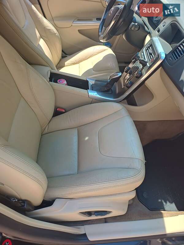 Седан Volvo S60 2013 в Покрове