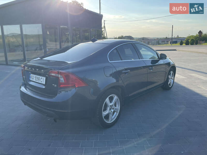 Седан Volvo S60 2011 в Львове