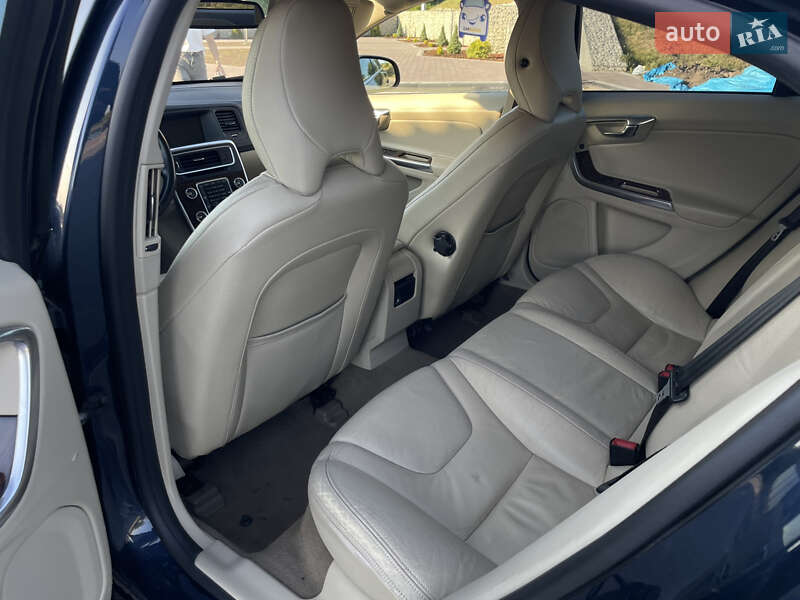 Седан Volvo S60 2011 в Львове