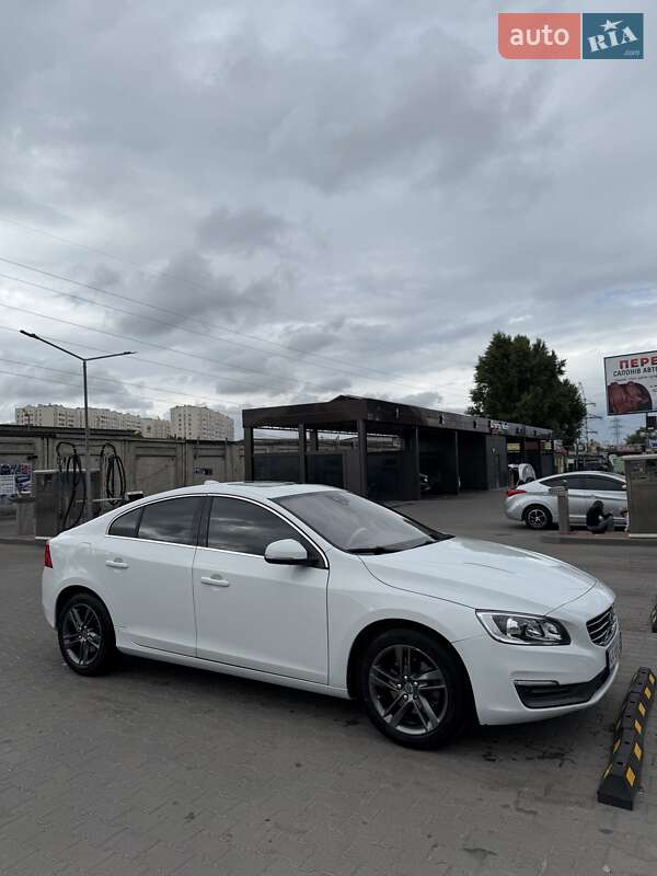 Седан Volvo S60 2014 в Вишневому