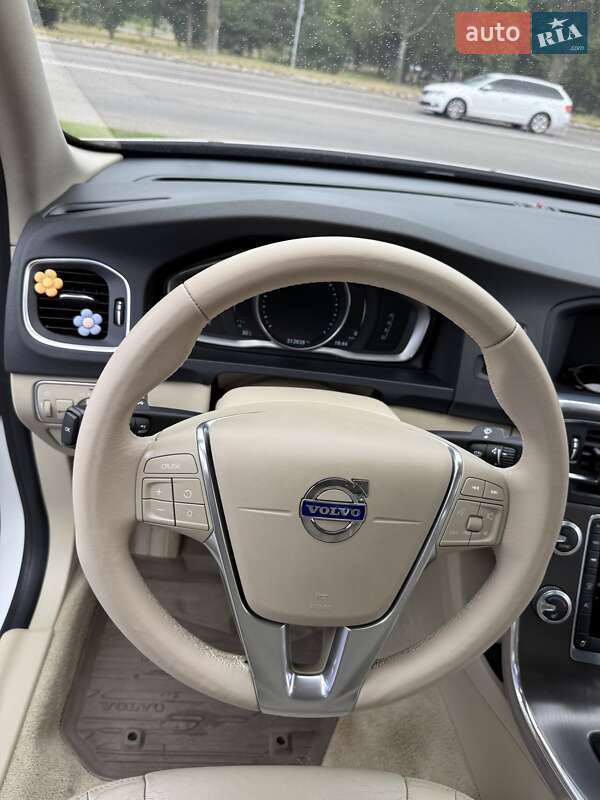 Седан Volvo S60 2014 в Вишневому