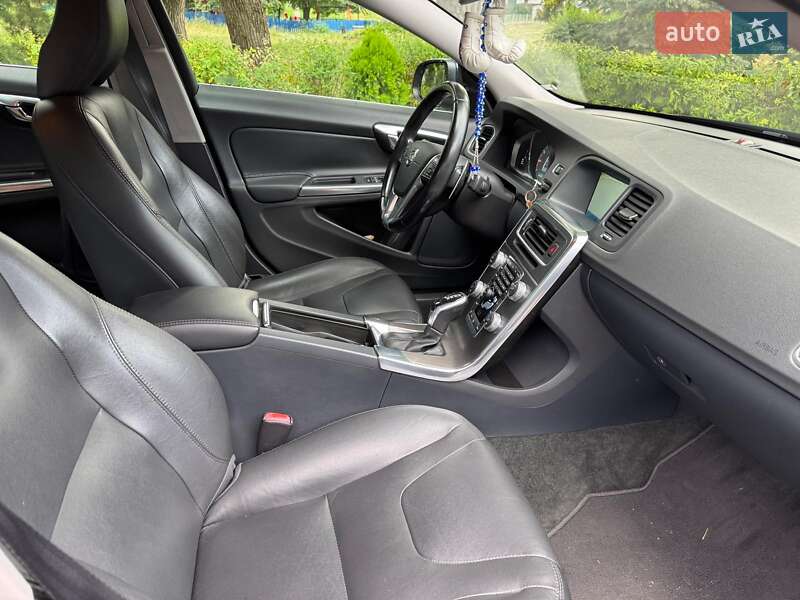 Седан Volvo S60 2014 в Киеве