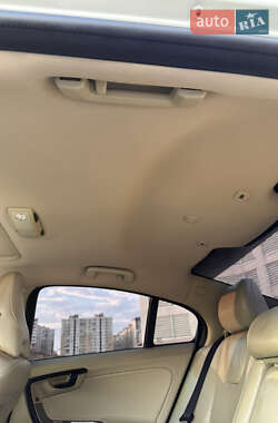 Седан Volvo S60 2012 в 