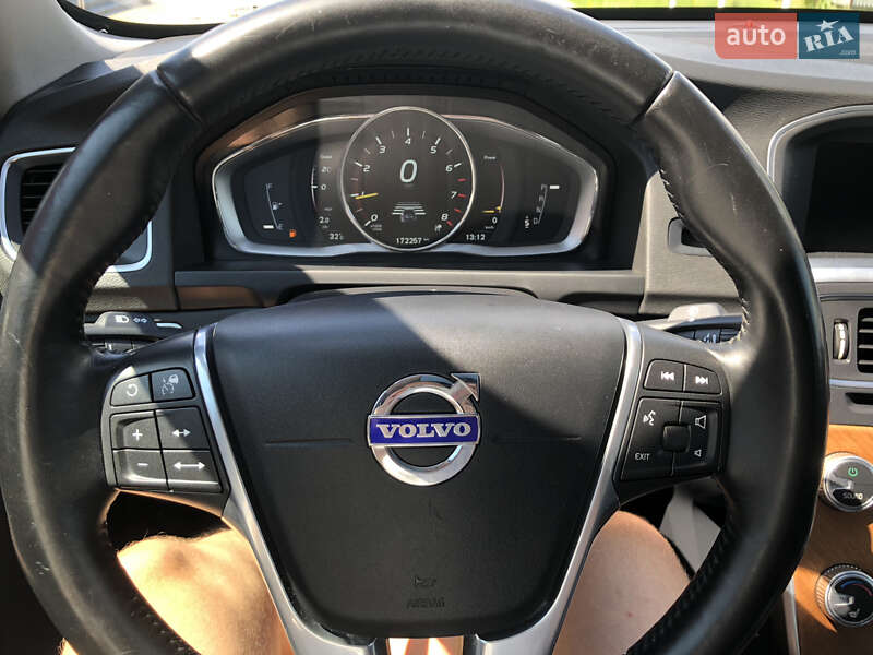 Седан Volvo S60 2016 в Ровно
