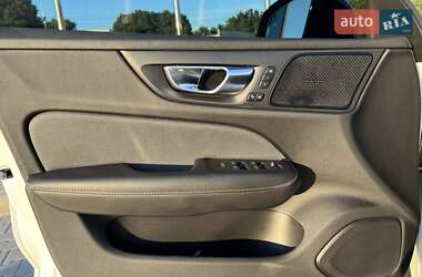 Седан Volvo S60 2019 в 
