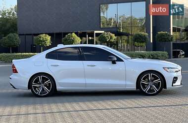 Седан Volvo S60 2019 в 