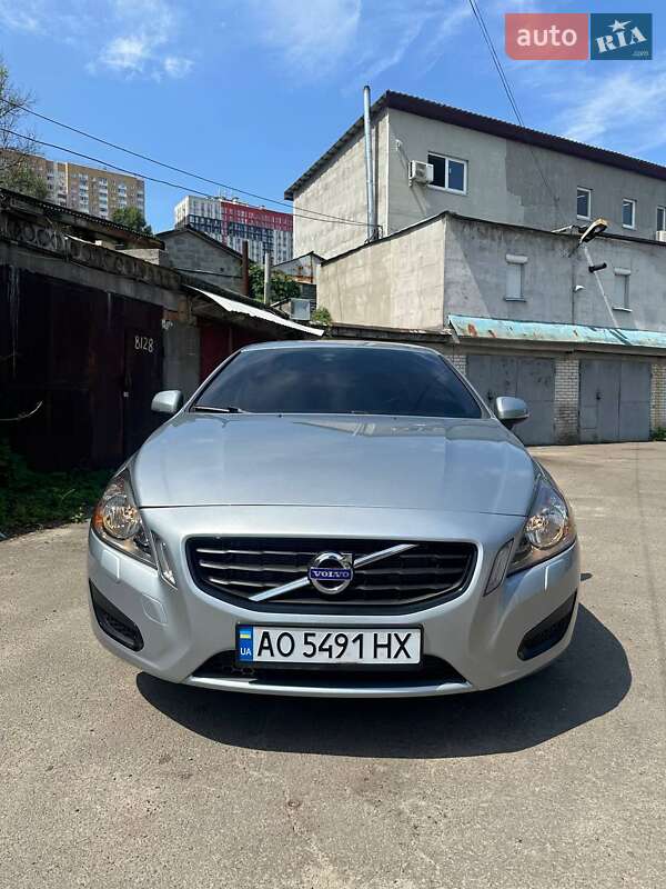 Седан Volvo S60 2013 в Киеве