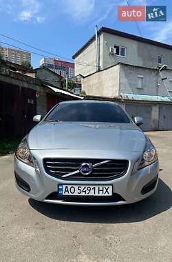 Седан Volvo S60 2013 в 