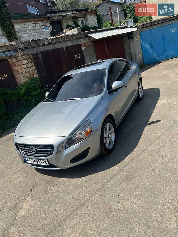 Седан Volvo S60 2013 в Киеве