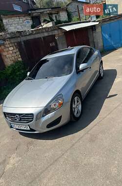 Седан Volvo S60 2013 в 