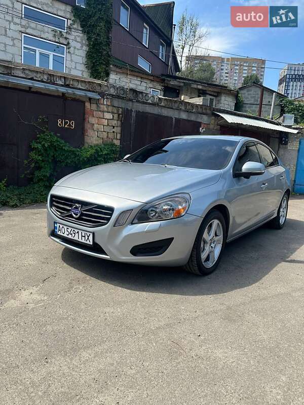Седан Volvo S60 2013 в Киеве