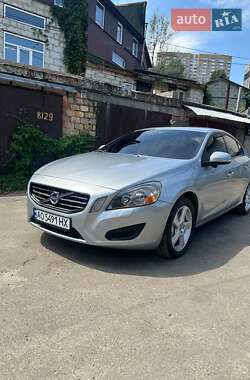 Седан Volvo S60 2013 в 