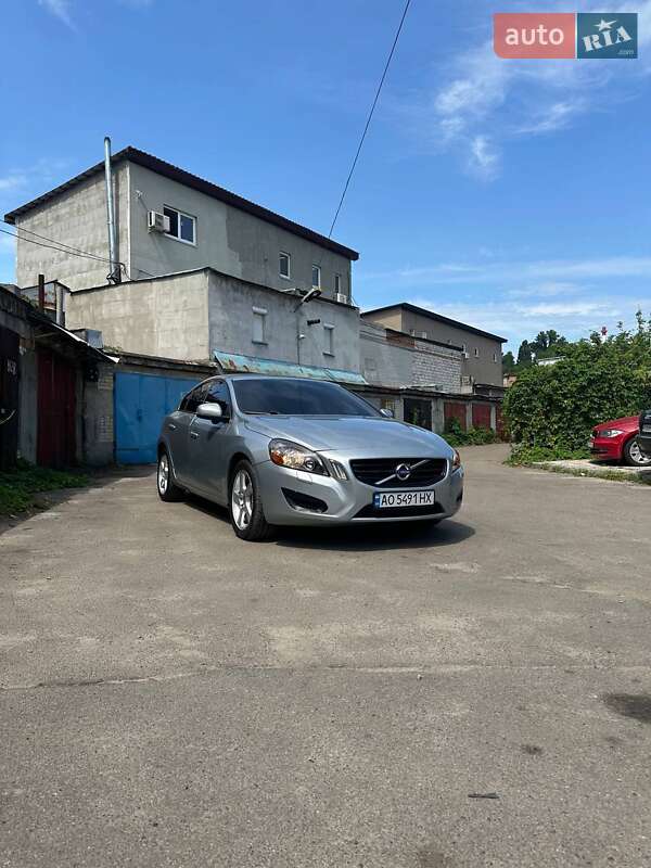 Седан Volvo S60 2013 в Киеве