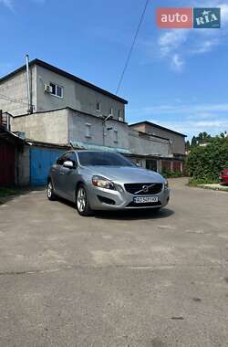 Седан Volvo S60 2013 в 