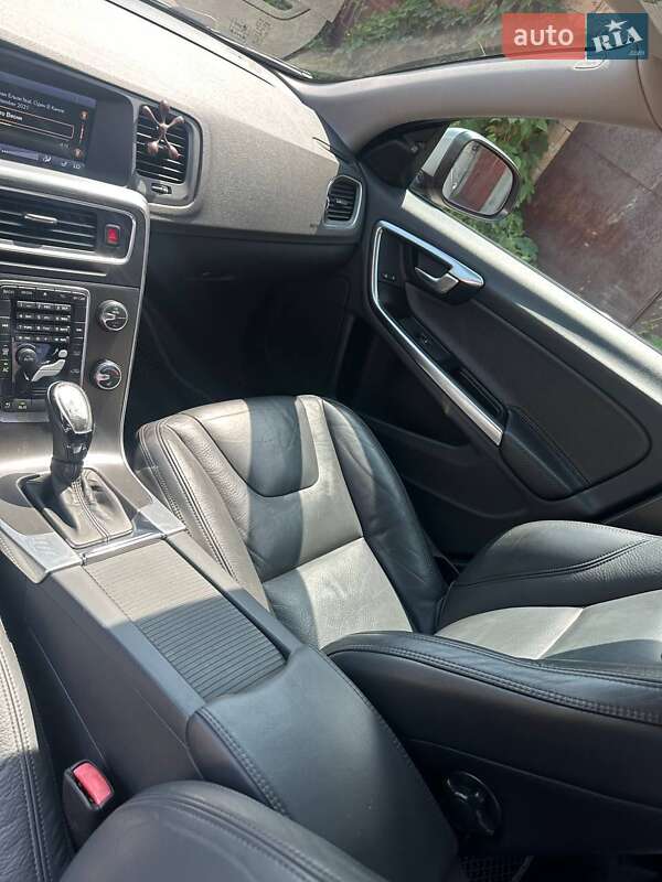 Седан Volvo S60 2013 в Киеве
