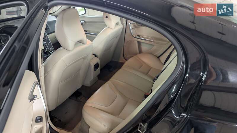 Седан Volvo S60 2014 в Киеве