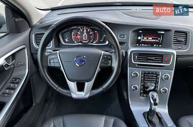 Седан Volvo S60 2017 в 