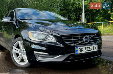 Седан Volvo S60 2014 в Ровно