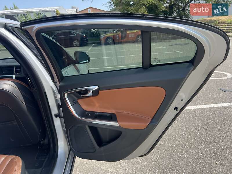 Седан Volvo S60 2014 в Киеве