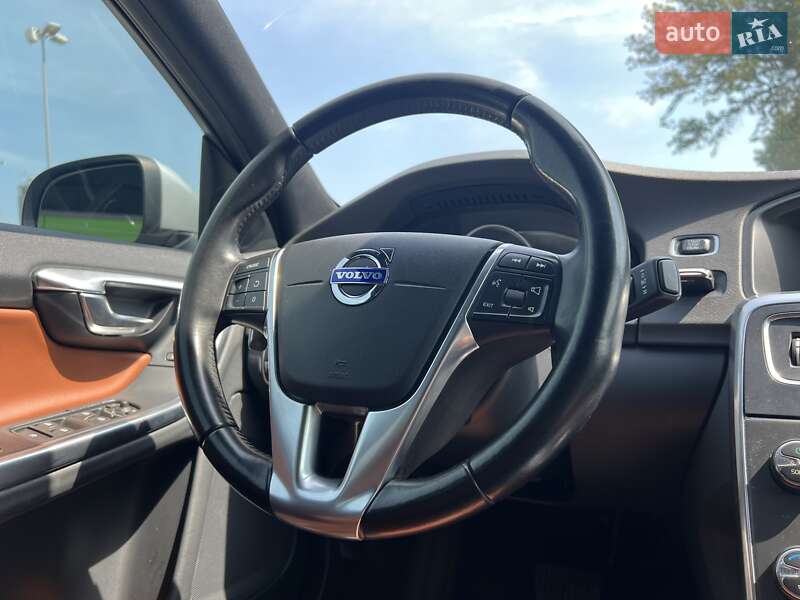 Седан Volvo S60 2014 в Киеве