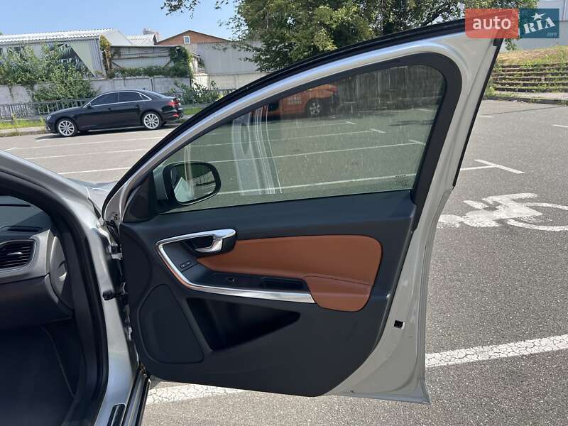 Седан Volvo S60 2014 в Киеве