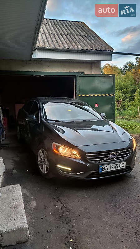 Седан Volvo S60 2013 в 