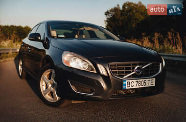 Седан Volvo S60 2012 в 