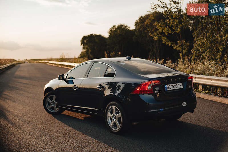 Седан Volvo S60 2012 в Ровно