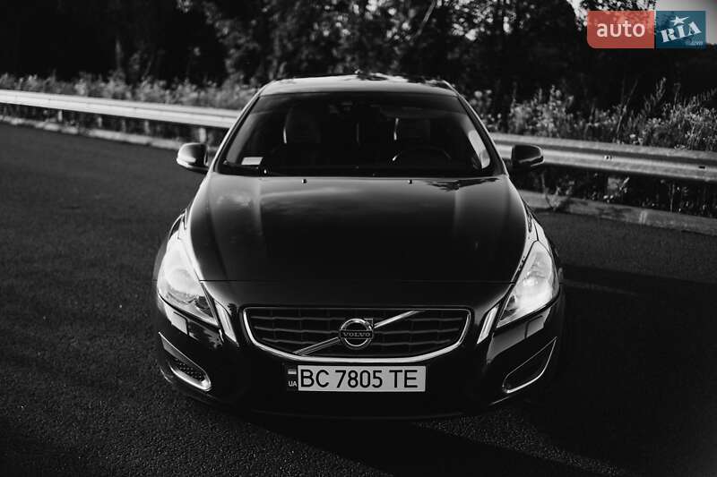 Седан Volvo S60 2012 в Ровно