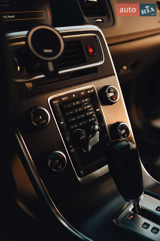 Седан Volvo S60 2012 в Ровно