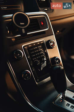 Седан Volvo S60 2012 в 