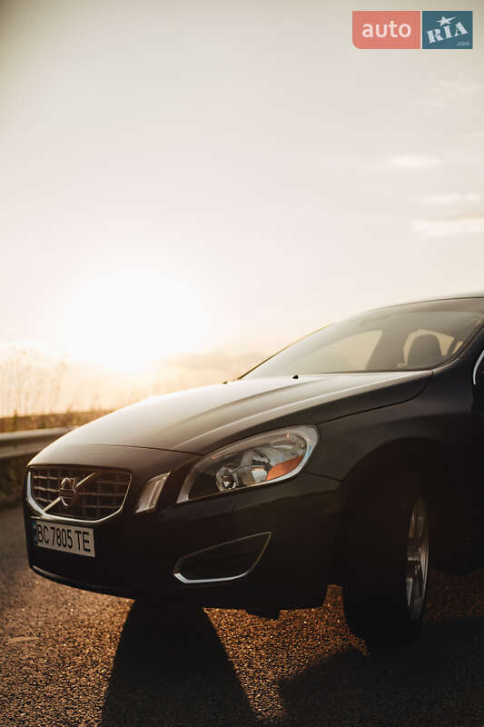 Седан Volvo S60 2012 в Ровно