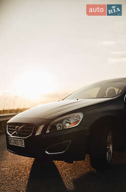 Седан Volvo S60 2012 в 