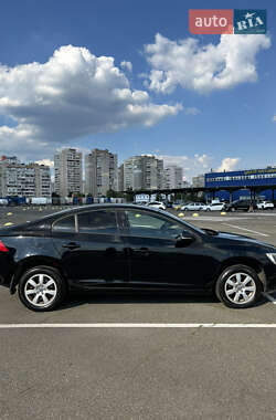 Седан Volvo S60 2013 в 