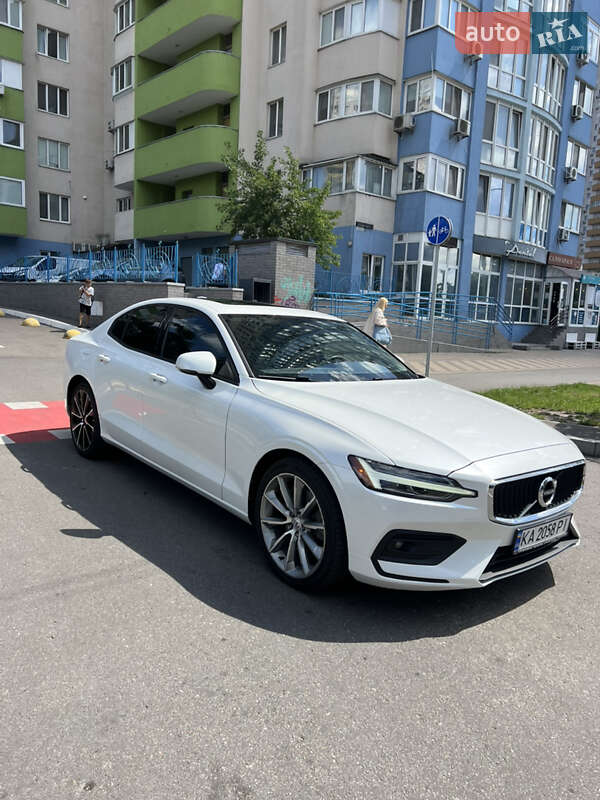 Седан Volvo S60 2020 в Киеве