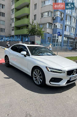 Седан Volvo S60 2020 в 