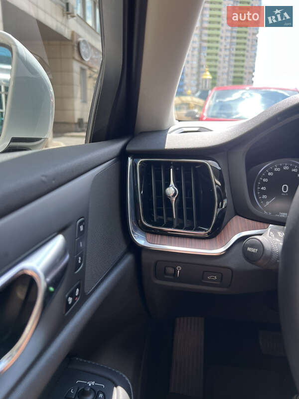 Седан Volvo S60 2020 в Киеве