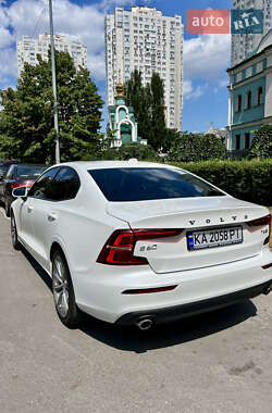 Седан Volvo S60 2020 в 