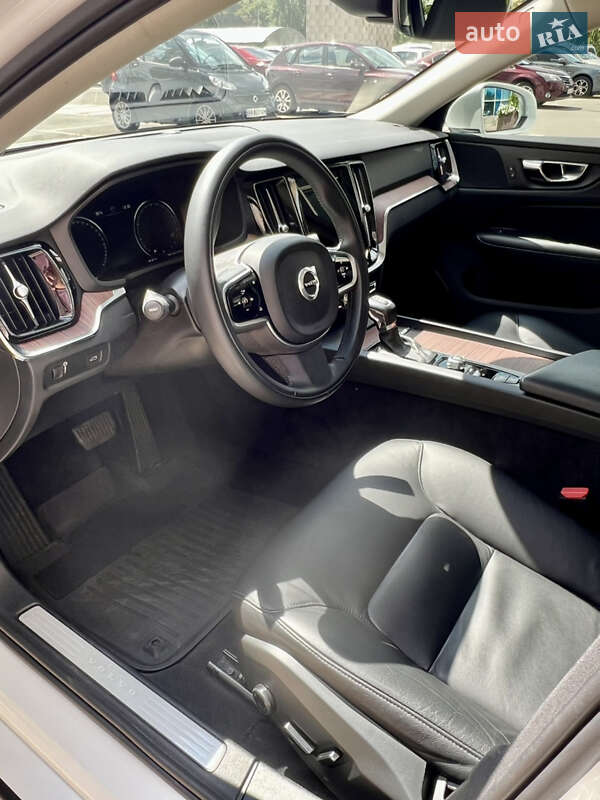 Седан Volvo S60 2020 в Киеве