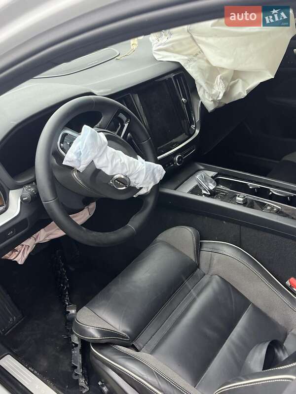 Седан Volvo S60 2023 в Киеве