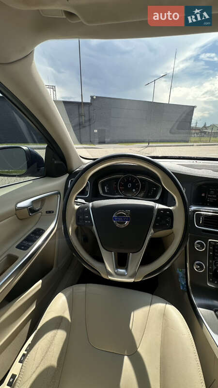 Седан Volvo S60 2014 в Ивано-Франковске