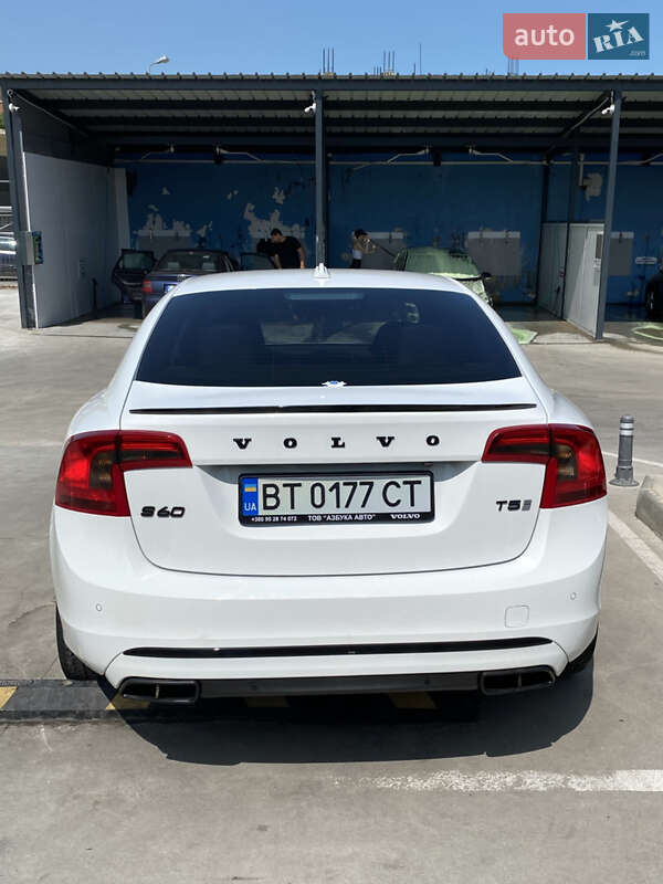 Седан Volvo S60 2015 в Измаиле