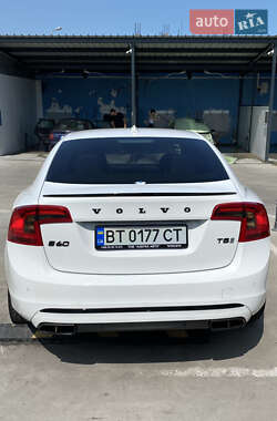 Седан Volvo S60 2015 в 
