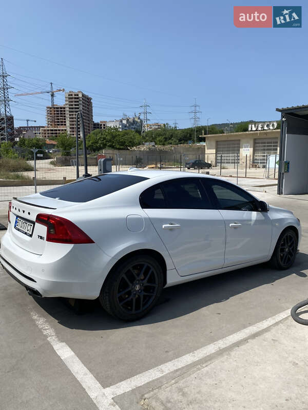 Седан Volvo S60 2015 в Измаиле