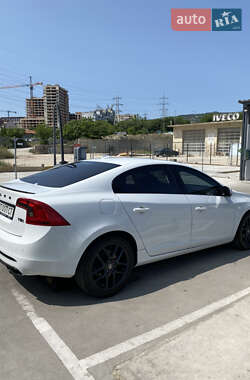 Седан Volvo S60 2015 в 