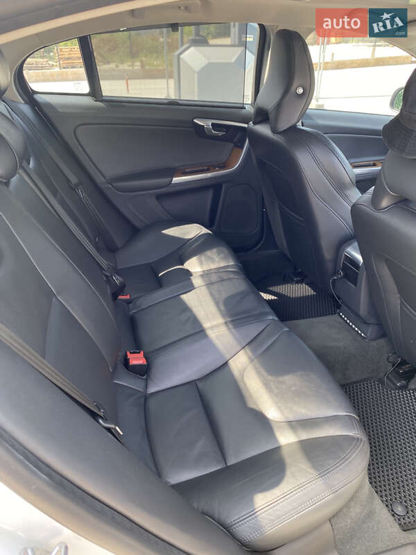 Седан Volvo S60 2015 в Измаиле