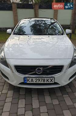 Седан Volvo S60 2011 в Козине