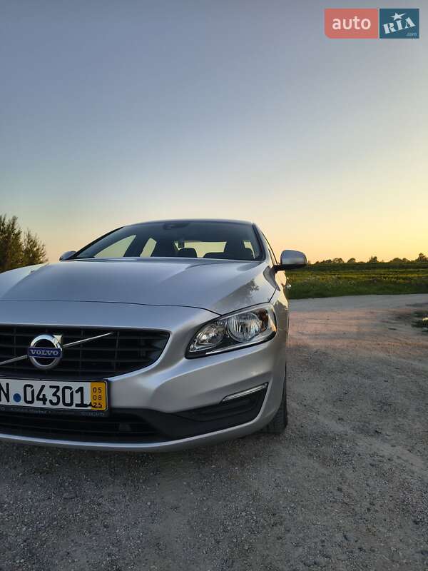 Седан Volvo S60 2016 в Радивилове