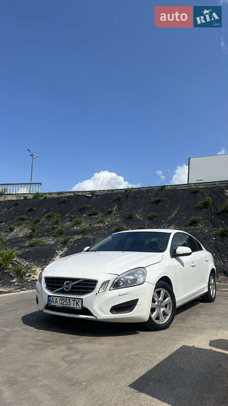 Седан Volvo S60 2011 в 